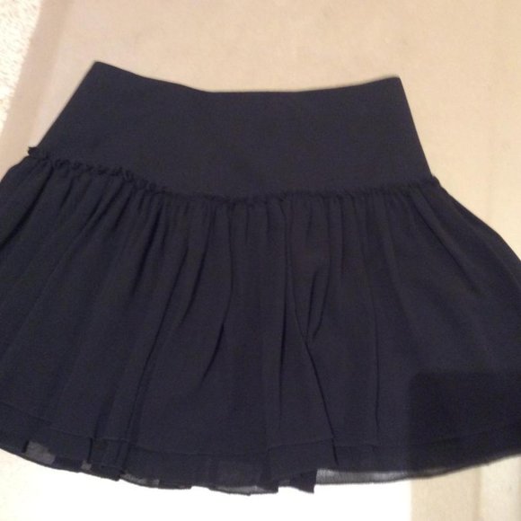 Banana Republic black chiffon MINI skirt tiered & pleated NWOT. SIze 4 - Picture 4 of 4